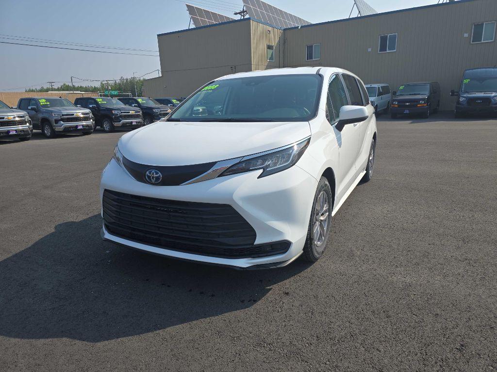 photo of 2023 TOYOTA SIENNA LE
