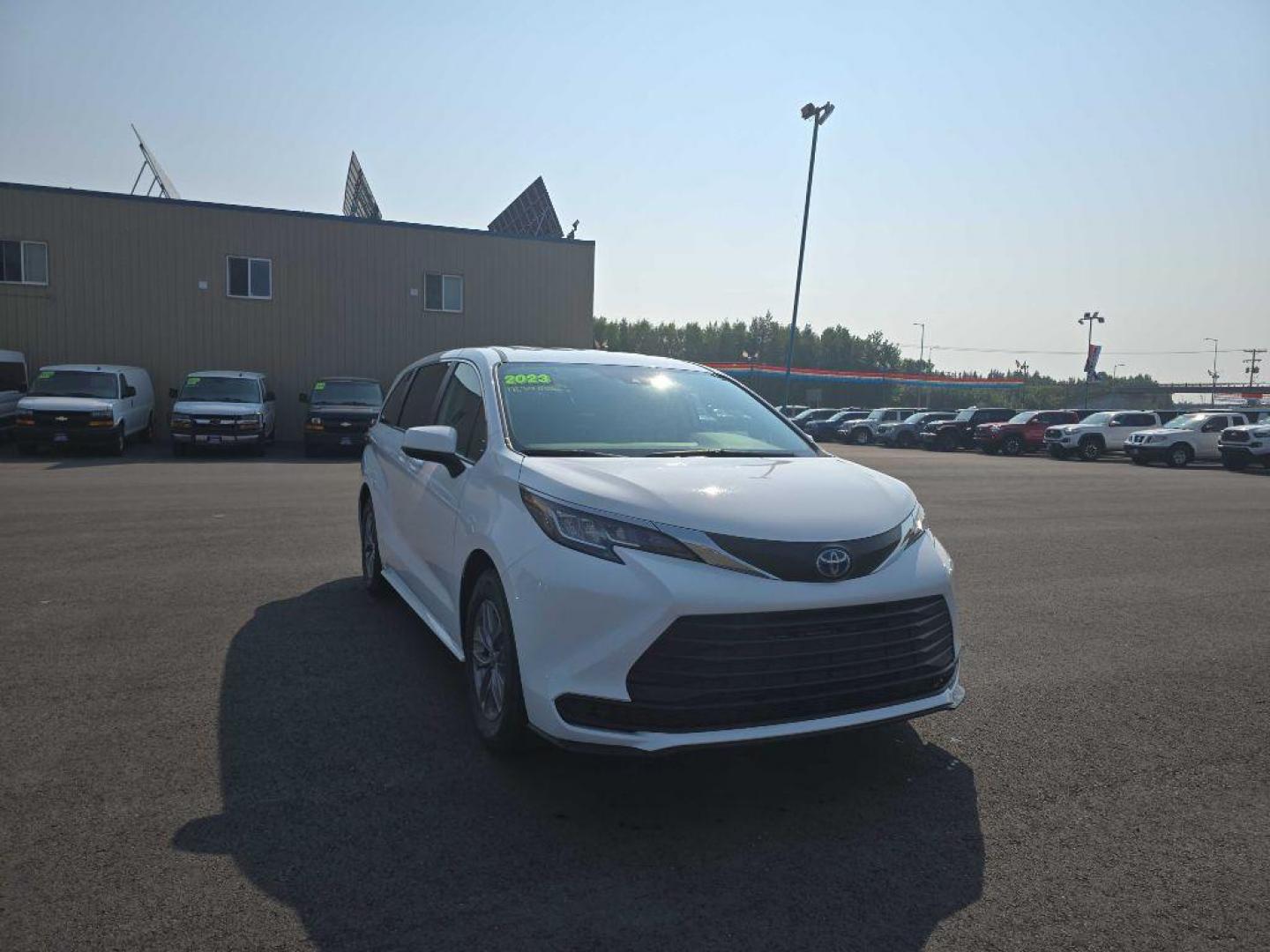 2023 WHITE TOYOTA SIENNA LE LE (5TDKRKEC2PS) with an 2.5L engine, Automatic transmission, located at 2525 S. Cushman, Fairbanks, AK, 99701, (907) 452-5707, 64.824036, -147.712311 - Photo#1