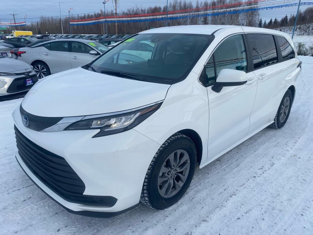 photo of 2023 TOYOTA SIENNA LE