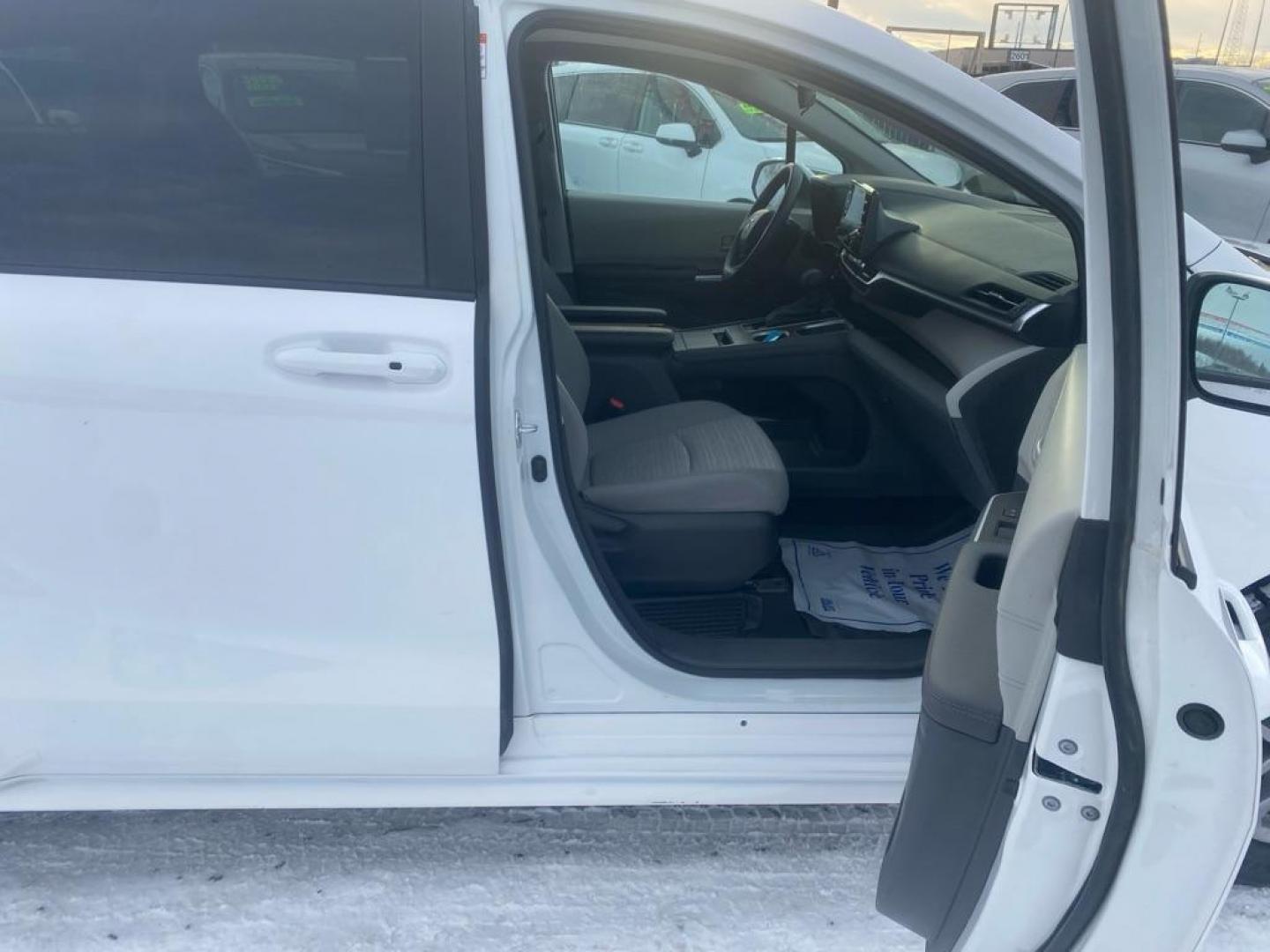 2023 WHITE TOYOTA SIENNA LE LE (5TDKRKEC2PS) with an 2.5L engine, Automatic transmission, located at 2525 S. Cushman, Fairbanks, AK, 99701, (907) 452-5707, 64.824036, -147.712311 - Photo#4