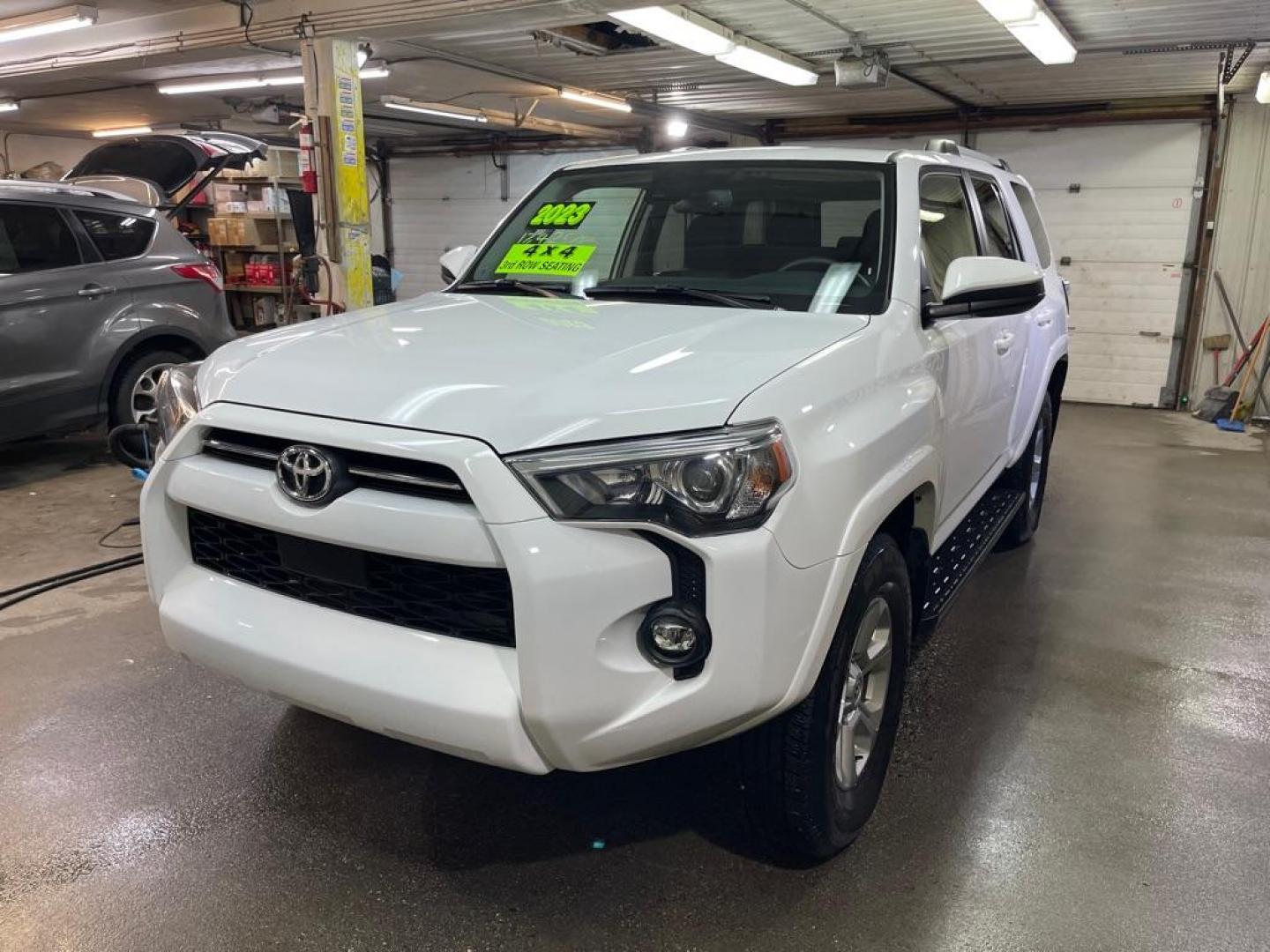 2023 WHITE TOYOTA 4RUNNER SR5 SE (JTEMU5JR3P6) with an 4.0L engine, Automatic transmission, located at 2525 S. Cushman, Fairbanks, AK, 99701, (907) 452-5707, 64.824036, -147.712311 - Photo#1