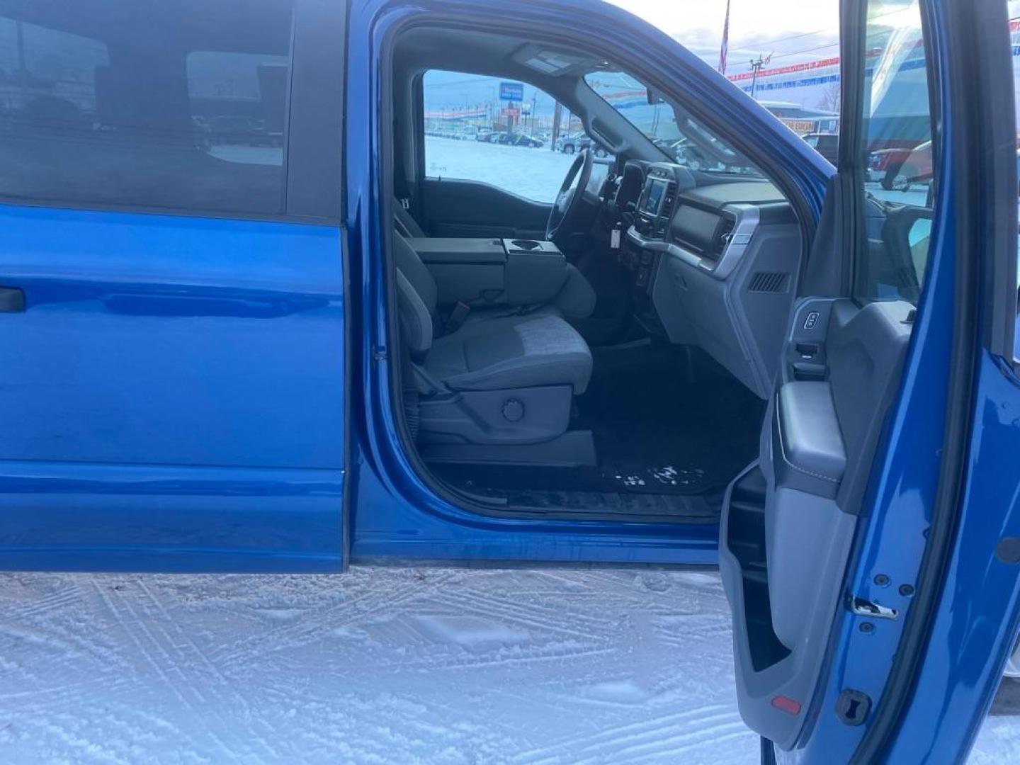 2023 BLUE FORD F150 SUPERCREW (1FTFW1E53PK) with an 5.0L engine, Automatic transmission, located at 2525 S. Cushman, Fairbanks, AK, 99701, (907) 452-5707, 64.824036, -147.712311 - Photo#4