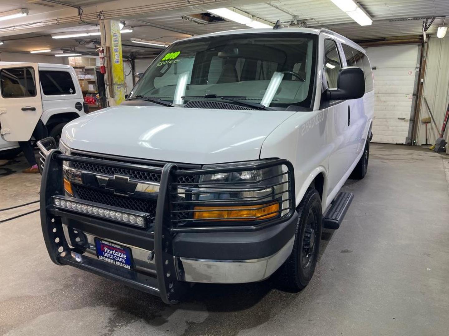 2019 WHITE CHEVROLET EXPRESS G3500 LT (1GAZGMFG0K1) with an 6.0L engine, Automatic transmission, located at 2525 S. Cushman, Fairbanks, AK, 99701, (907) 452-5707, 64.824036, -147.712311 - Photo#1