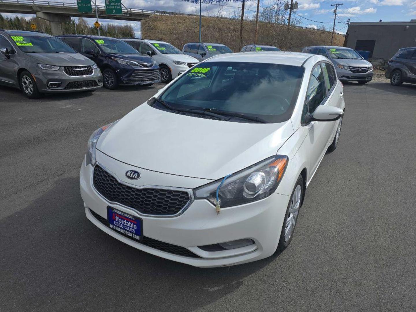 2016 WHITE KIA FORTE LX (KNAFK5A86G5) with an 2.0L engine, Automatic transmission, located at 2525 S. Cushman, Fairbanks, AK, 99701, (907) 452-5707, 64.824036, -147.712311 - Photo#0