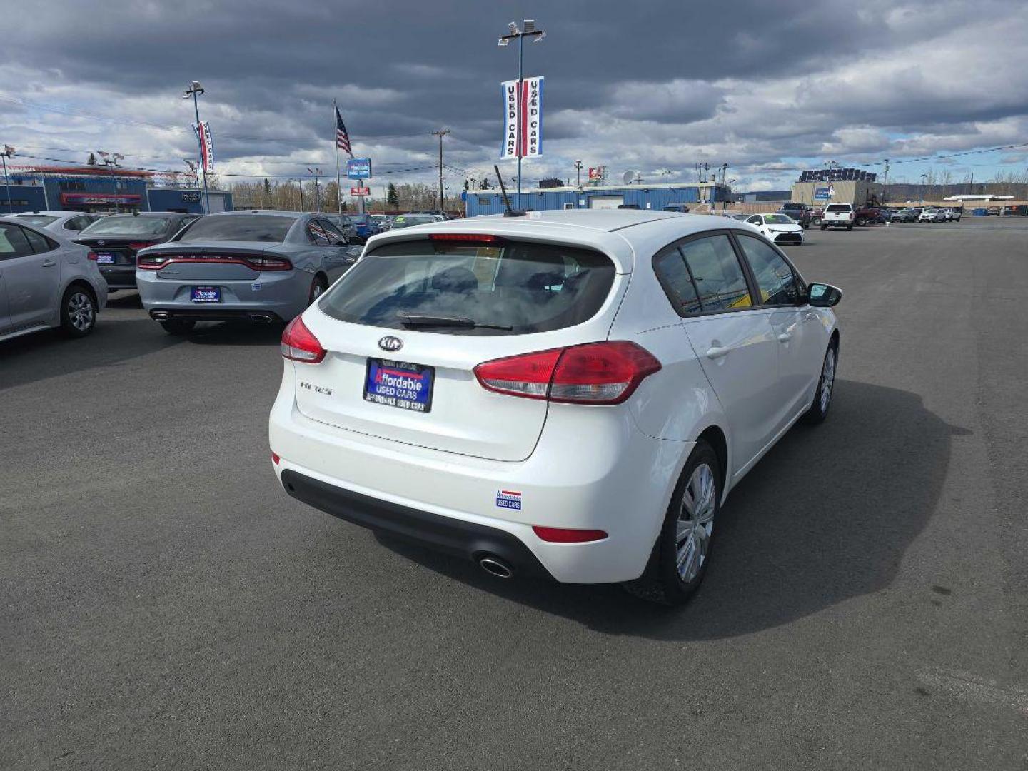 2016 WHITE KIA FORTE LX (KNAFK5A86G5) with an 2.0L engine, Automatic transmission, located at 2525 S. Cushman, Fairbanks, AK, 99701, (907) 452-5707, 64.824036, -147.712311 - Photo#1