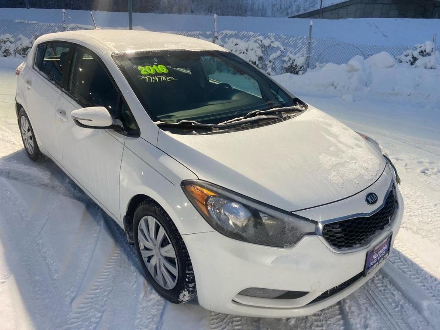 2016 WHITE KIA FORTE LX (KNAFK5A86G5) with an 2.0L engine, Automatic transmission, located at 2525 S. Cushman, Fairbanks, AK, 99701, (907) 452-5707, 64.824036, -147.712311 - Photo#1