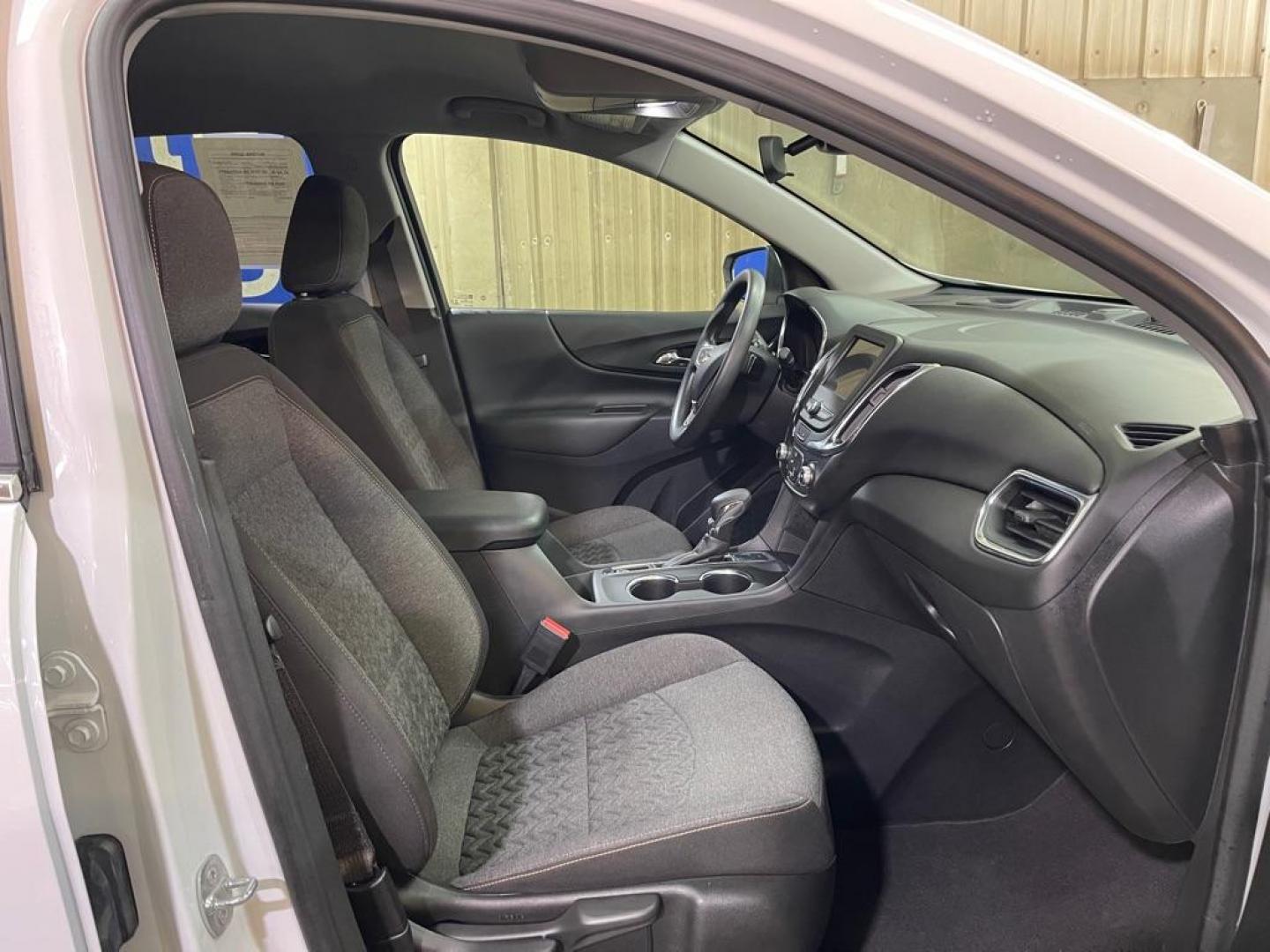 2022 WHITE CHEVROLET EQUINOX LT (3GNAXUEV6NL) with an 1.5L engine, Automatic transmission, located at 2525 S. Cushman, Fairbanks, AK, 99701, (907) 452-5707, 64.824036, -147.712311 - Photo#3