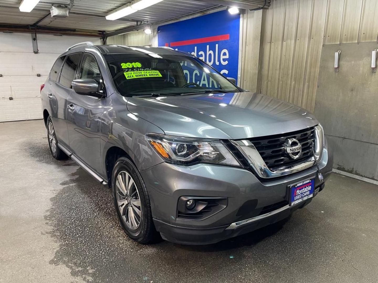 2019 GRAY NISSAN PATHFINDER SV (5N1DR2MM5KC) with an 3.5L engine, Continuously Variable transmission, located at 2525 S. Cushman, Fairbanks, AK, 99701, (907) 452-5707, 64.824036, -147.712311 - Photo#0