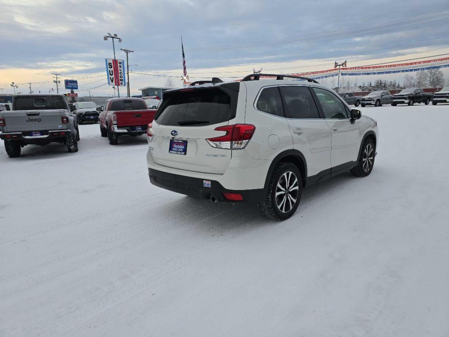 2024 WHITE SUBARU FORESTER LIMITED (JF2SKALC9RH) with an 2.5L engine, Automatic transmission, located at 2525 S. Cushman, Fairbanks, AK, 99701, (907) 452-5707, 64.824036, -147.712311 - Photo#1