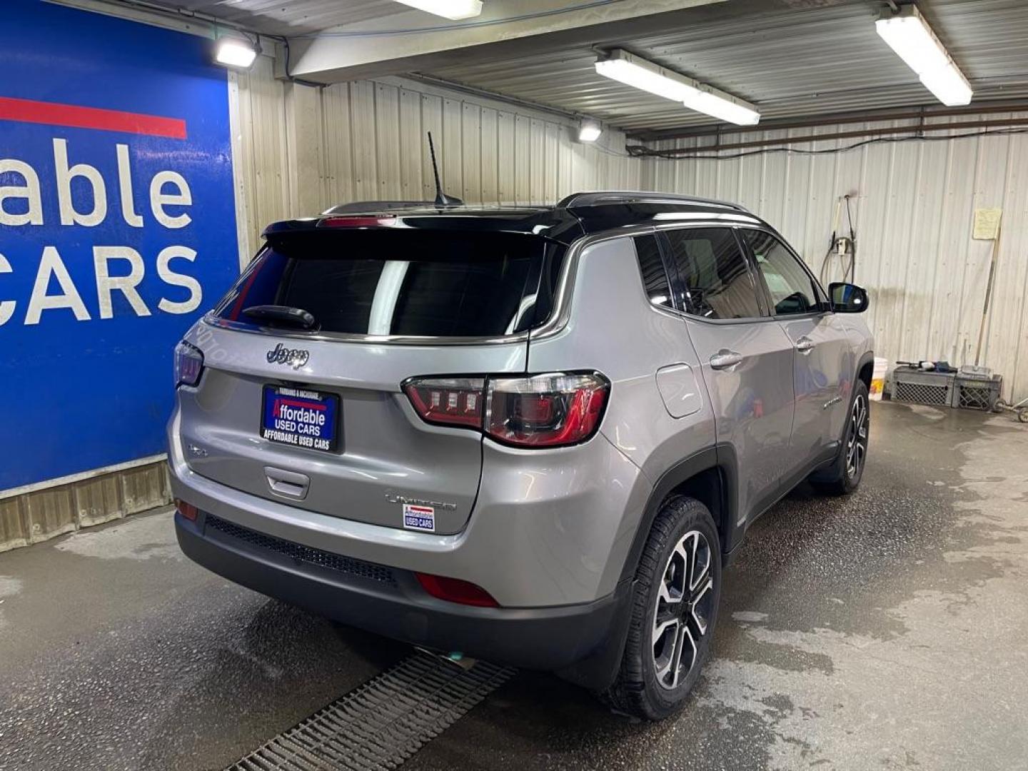 2022 SILVER JEEP COMPASS LIMITED (3C4NJDCBXNT) with an 2.4L engine, Automatic transmission, located at 2525 S. Cushman, Fairbanks, AK, 99701, (907) 452-5707, 64.824036, -147.712311 - Photo#2