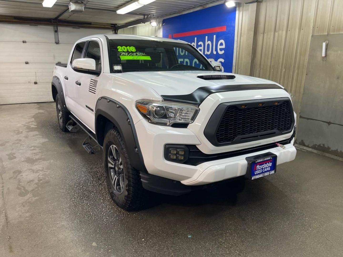 2016 WHITE TOYOTA TACOMA DOUBLE CAB (3TMAZ5CN9GM) with an 3.5L engine, Automatic transmission, located at 2525 S. Cushman, Fairbanks, AK, 99701, (907) 452-5707, 64.824036, -147.712311 - Photo#0