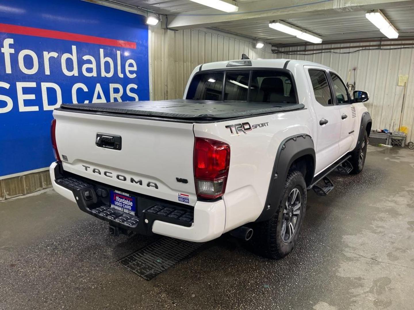 2016 WHITE TOYOTA TACOMA DOUBLE CAB (3TMAZ5CN9GM) with an 3.5L engine, Automatic transmission, located at 2525 S. Cushman, Fairbanks, AK, 99701, (907) 452-5707, 64.824036, -147.712311 - Photo#2