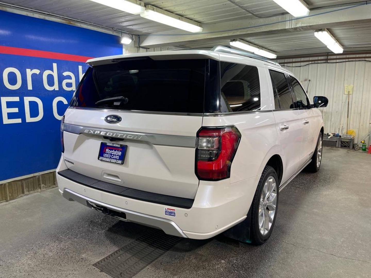 2018 WHITE FORD EXPEDITION PLATINUM (1FMJU1MT9JE) with an 3.5L engine, Automatic transmission, located at 2525 S. Cushman, Fairbanks, AK, 99701, (907) 452-5707, 64.824036, -147.712311 - Photo#2