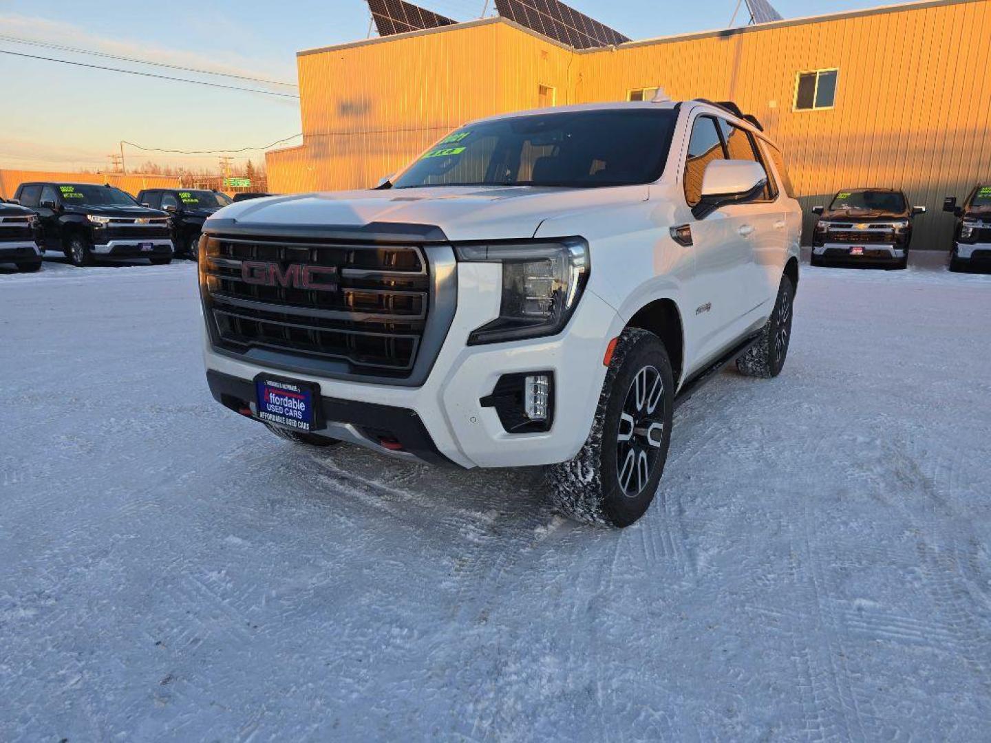 2021 WHITE GMC YUKON AT4 (1GKS2CKD0MR) with an 5.3L engine, Automatic transmission, located at 2525 S. Cushman, Fairbanks, AK, 99701, (907) 452-5707, 64.824036, -147.712311 - Photo#4