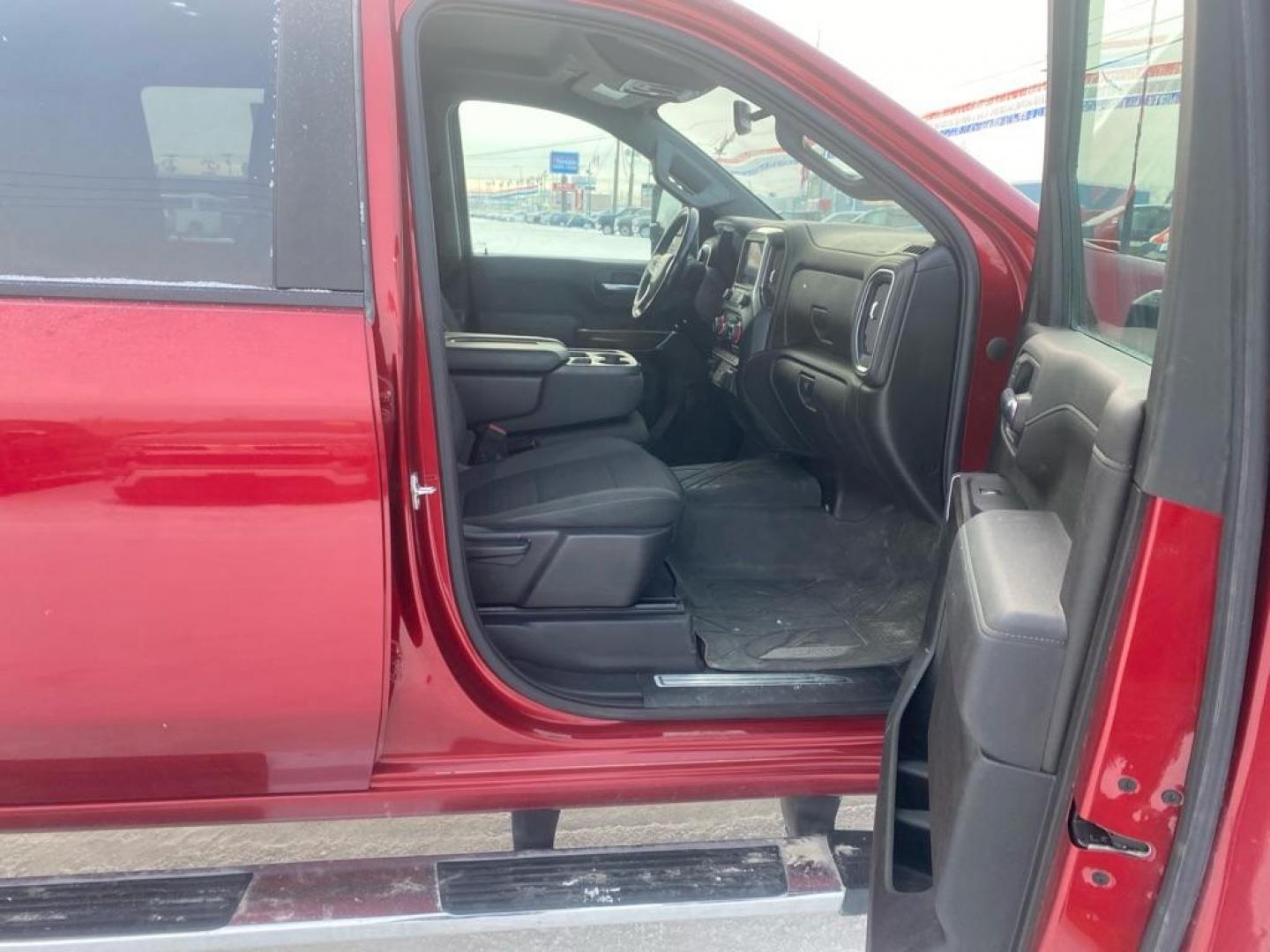 2022 RED CHEVROLET SILVERADO 2500 HEAVY DUTY LT (1GC4YNEY5NF) with an 6.6L engine, Automatic transmission, located at 2525 S. Cushman, Fairbanks, AK, 99701, (907) 452-5707, 64.824036, -147.712311 - Photo#4