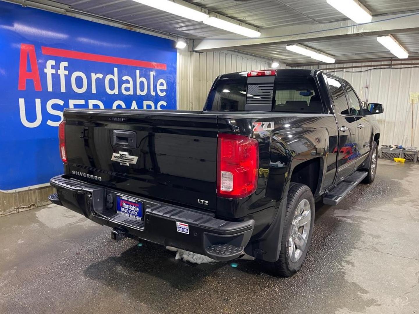 2018 BLACK CHEVROLET SILVERADO 1500 LTZ (3GCUKSEC2JG) with an 5.3L engine, Automatic transmission, located at 2525 S. Cushman, Fairbanks, AK, 99701, (907) 452-5707, 64.824036, -147.712311 - Photo#2