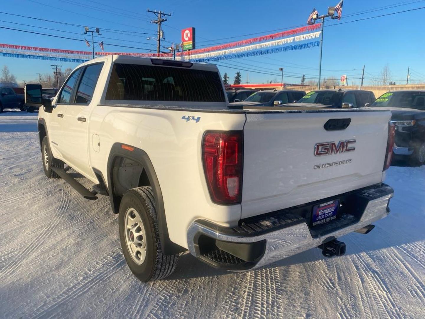 2020 WHITE GMC SIERRA 2500 HEAVY DUTY (1GT49LE73LF) with an 6.6L engine, Automatic transmission, located at 2525 S. Cushman, Fairbanks, AK, 99701, (907) 452-5707, 64.824036, -147.712311 - Photo#3