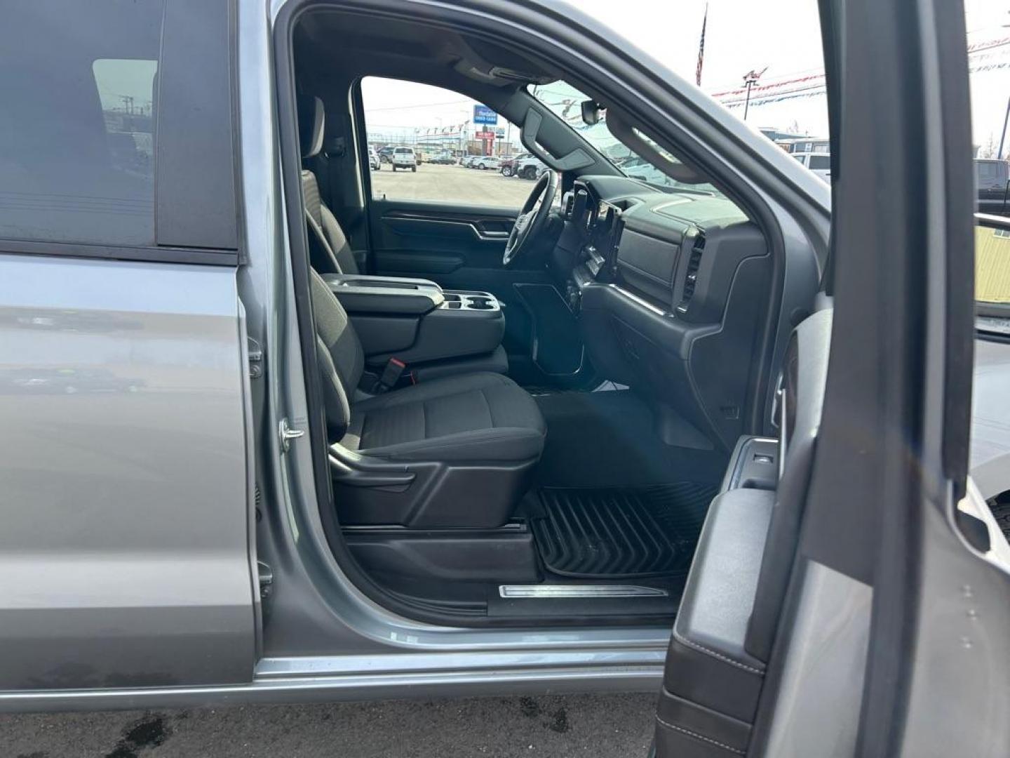 2023 SILVER CHEVROLET SILVERADO 1500 LT (1GCUDDED5PZ) with an 5.3L engine, Automatic transmission, located at 2525 S. Cushman, Fairbanks, AK, 99701, (907) 452-5707, 64.824036, -147.712311 - Photo#4