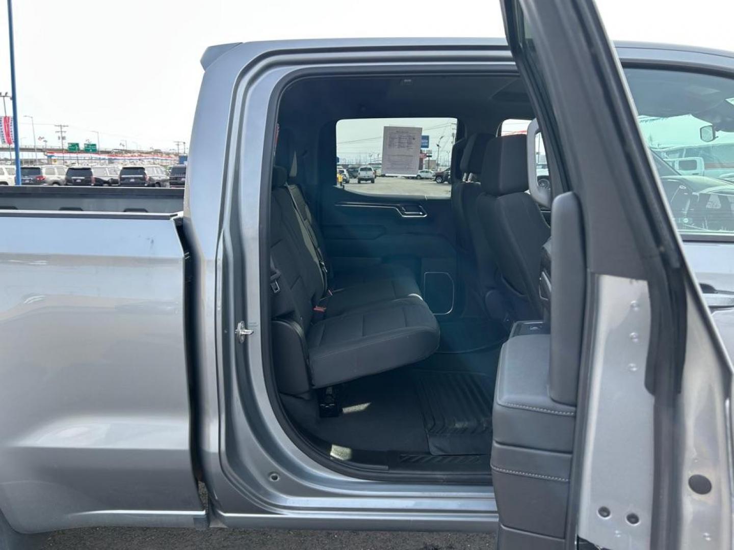 2023 SILVER CHEVROLET SILVERADO 1500 LT (1GCUDDED5PZ) with an 5.3L engine, Automatic transmission, located at 2525 S. Cushman, Fairbanks, AK, 99701, (907) 452-5707, 64.824036, -147.712311 - Photo#5