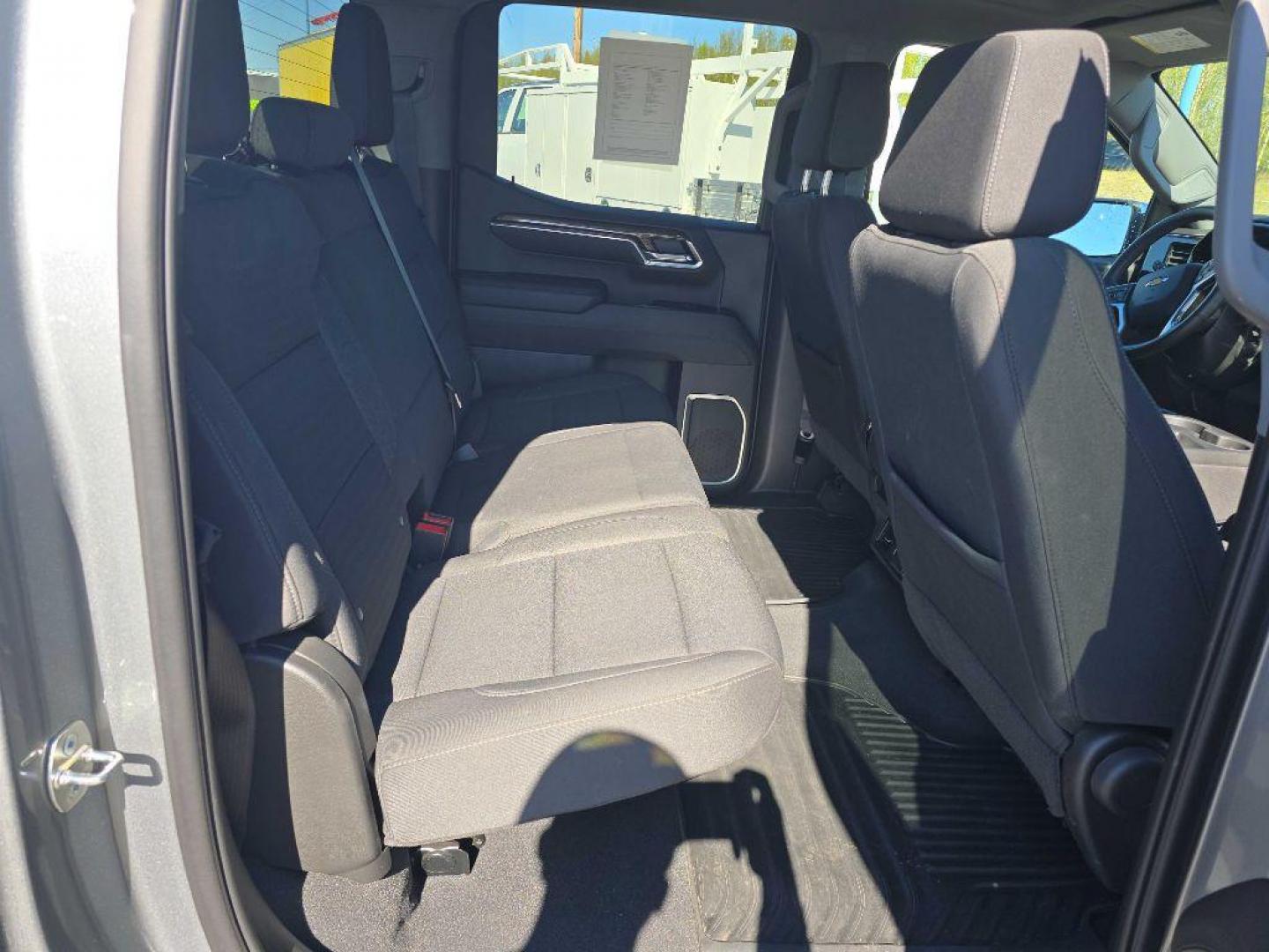 2023 SILVER CHEVROLET SILVERADO 1500 LT (1GCUDDED5PZ) with an 5.3L engine, Automatic transmission, located at 2525 S. Cushman, Fairbanks, AK, 99701, (907) 452-5707, 64.824036, -147.712311 - Photo#4