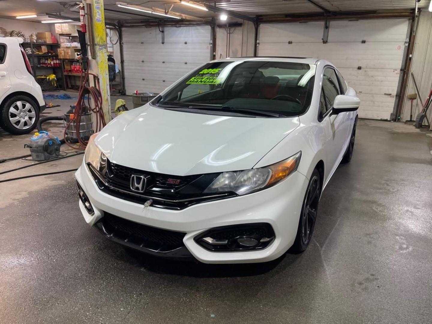 2015 WHITE HONDA CIVIC SI (2HGFG4A50FH) with an 2.4L engine, 6-Speed Manual transmission, located at 2525 S. Cushman, Fairbanks, AK, 99701, (907) 452-5707, 64.824036, -147.712311 - Photo#1