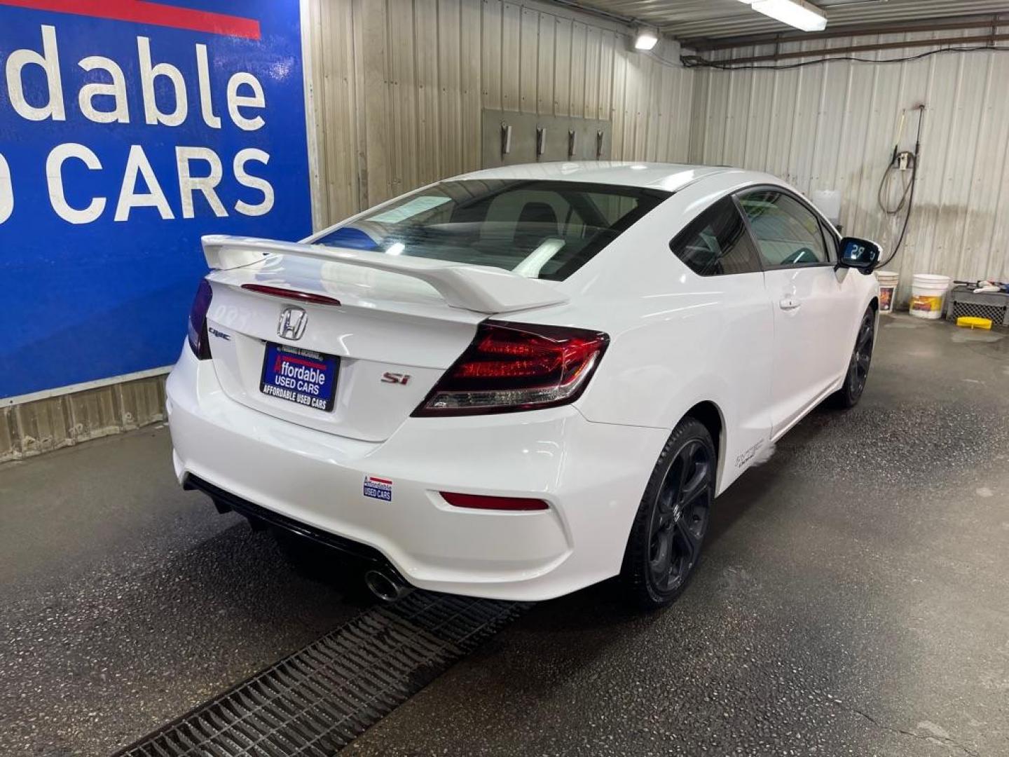 2015 WHITE HONDA CIVIC SI (2HGFG4A50FH) with an 2.4L engine, 6-Speed Manual transmission, located at 2525 S. Cushman, Fairbanks, AK, 99701, (907) 452-5707, 64.824036, -147.712311 - Photo#2