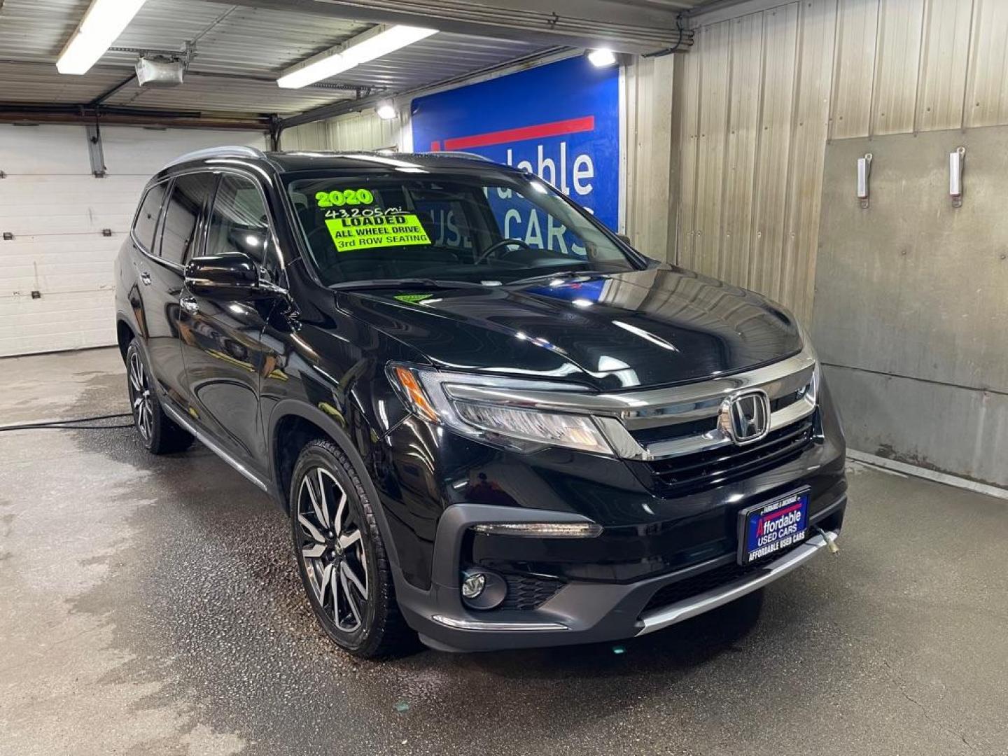 2020 BLACK HONDA PILOT ELITE (5FNYF6H05LB) with an 3.5L engine, Automatic transmission, located at 2525 S. Cushman, Fairbanks, AK, 99701, (907) 452-5707, 64.824036, -147.712311 - Photo#0