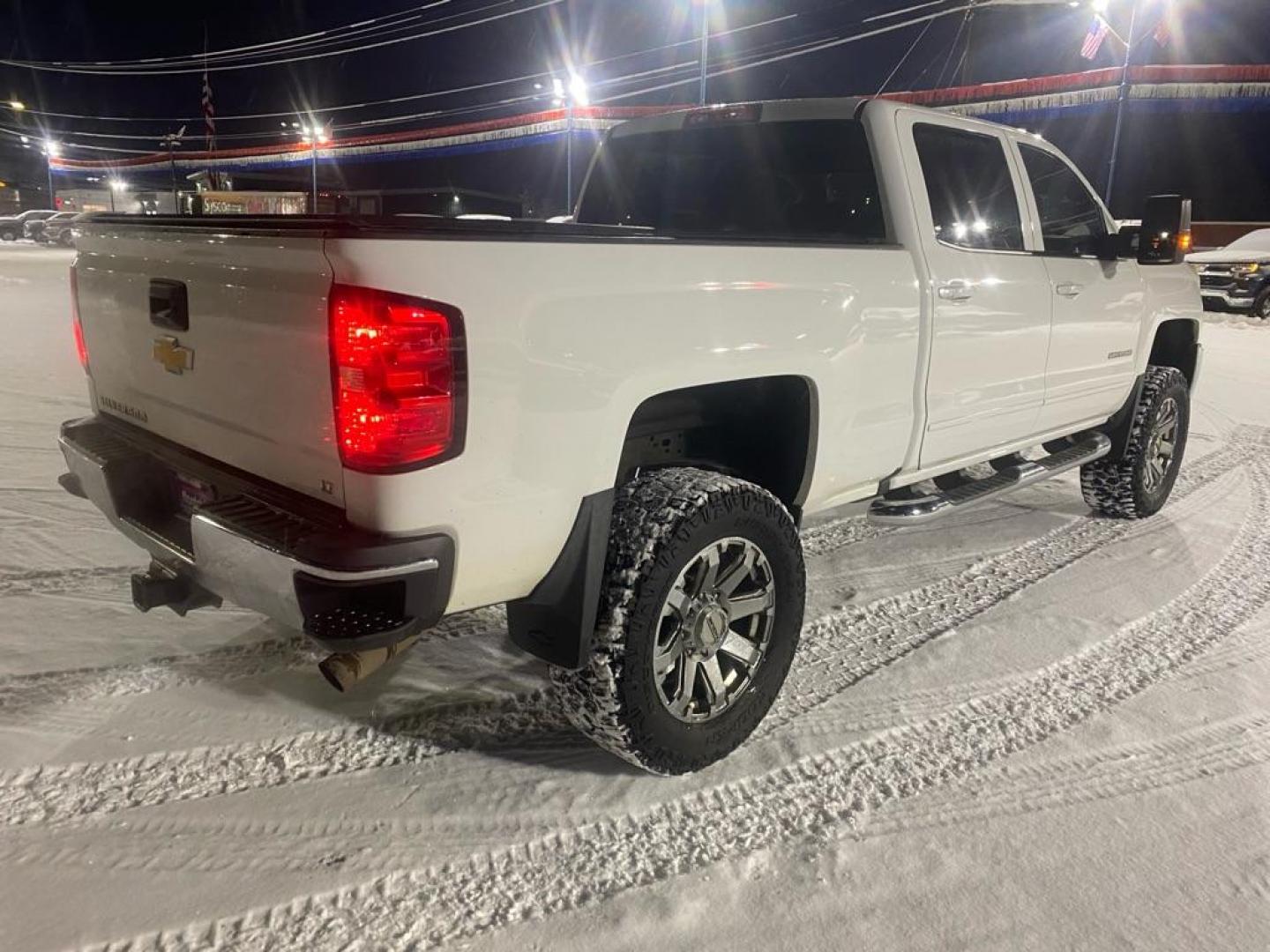 2019 WHITE CHEVROLET SILVERADO 2500 HEAVY DUTY LT (1GC1KSEG6KF) with an 6.0L engine, Automatic transmission, located at 2525 S. Cushman, Fairbanks, AK, 99701, (907) 452-5707, 64.824036, -147.712311 - Photo#2