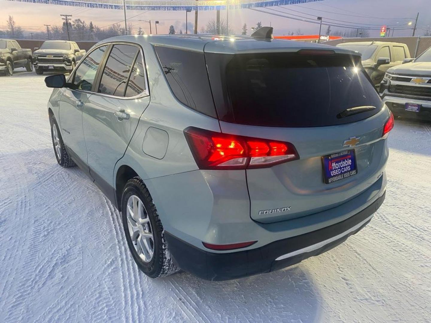 2022 GREEN CHEVROLET EQUINOX LT (2GNAXUEV3N6) with an 1.5L engine, Automatic transmission, located at 2525 S. Cushman, Fairbanks, AK, 99701, (907) 452-5707, 64.824036, -147.712311 - Photo#3