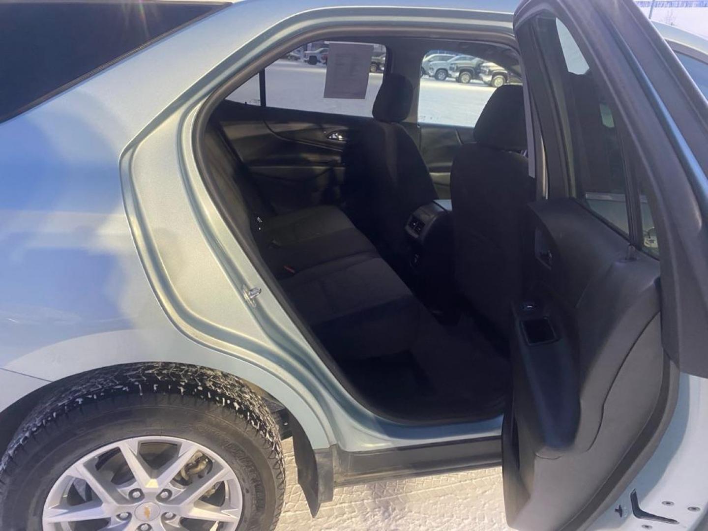 2022 GREEN CHEVROLET EQUINOX LT (2GNAXUEV3N6) with an 1.5L engine, Automatic transmission, located at 2525 S. Cushman, Fairbanks, AK, 99701, (907) 452-5707, 64.824036, -147.712311 - Photo#5