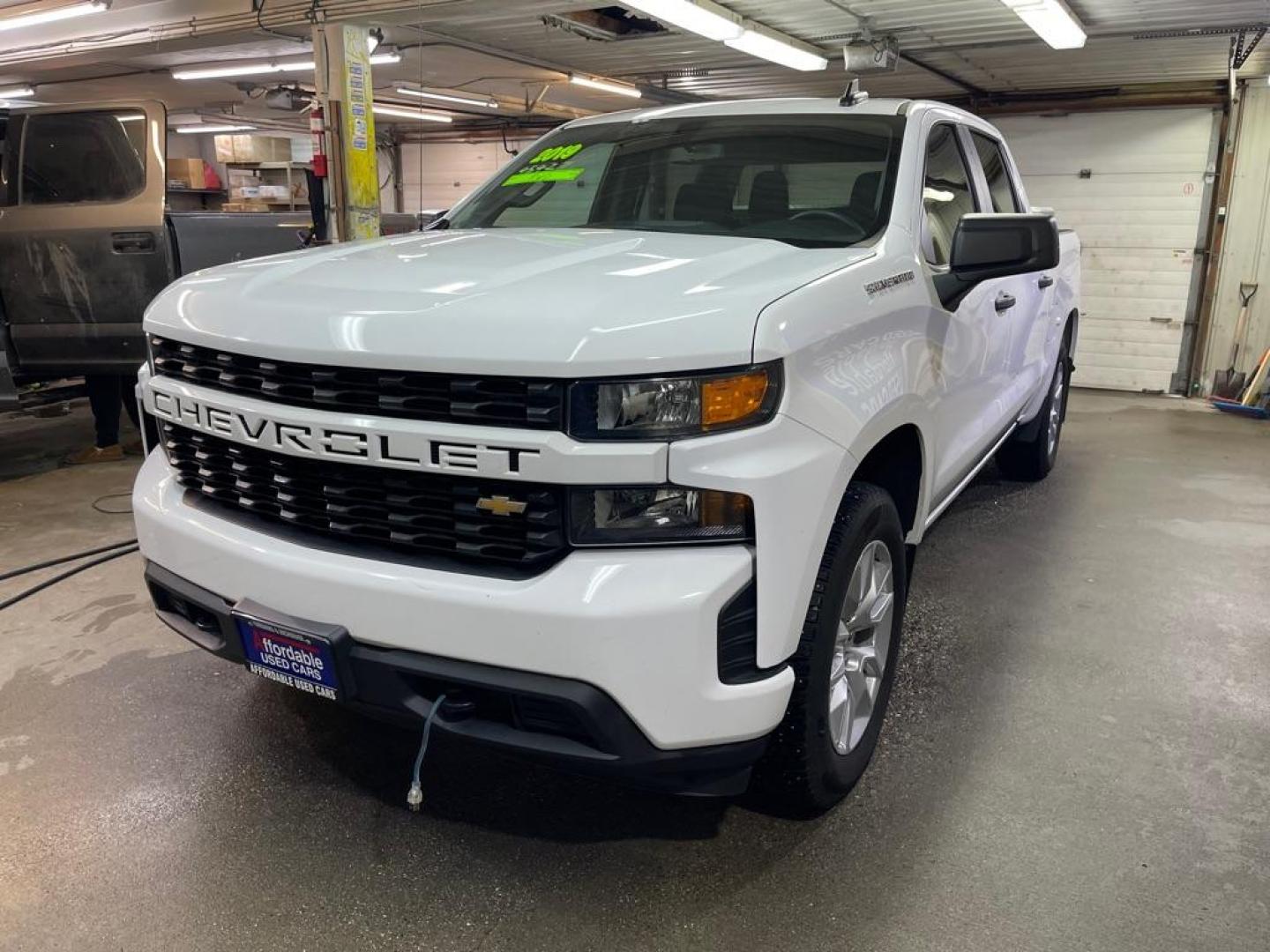 2019 WHITE CHEVROLET SILVERADO 1500 CUSTOM (3GCPWBEF0KG) with an 5.3L engine, Automatic transmission, located at 2525 S. Cushman, Fairbanks, AK, 99701, (907) 452-5707, 64.824036, -147.712311 - Photo#1