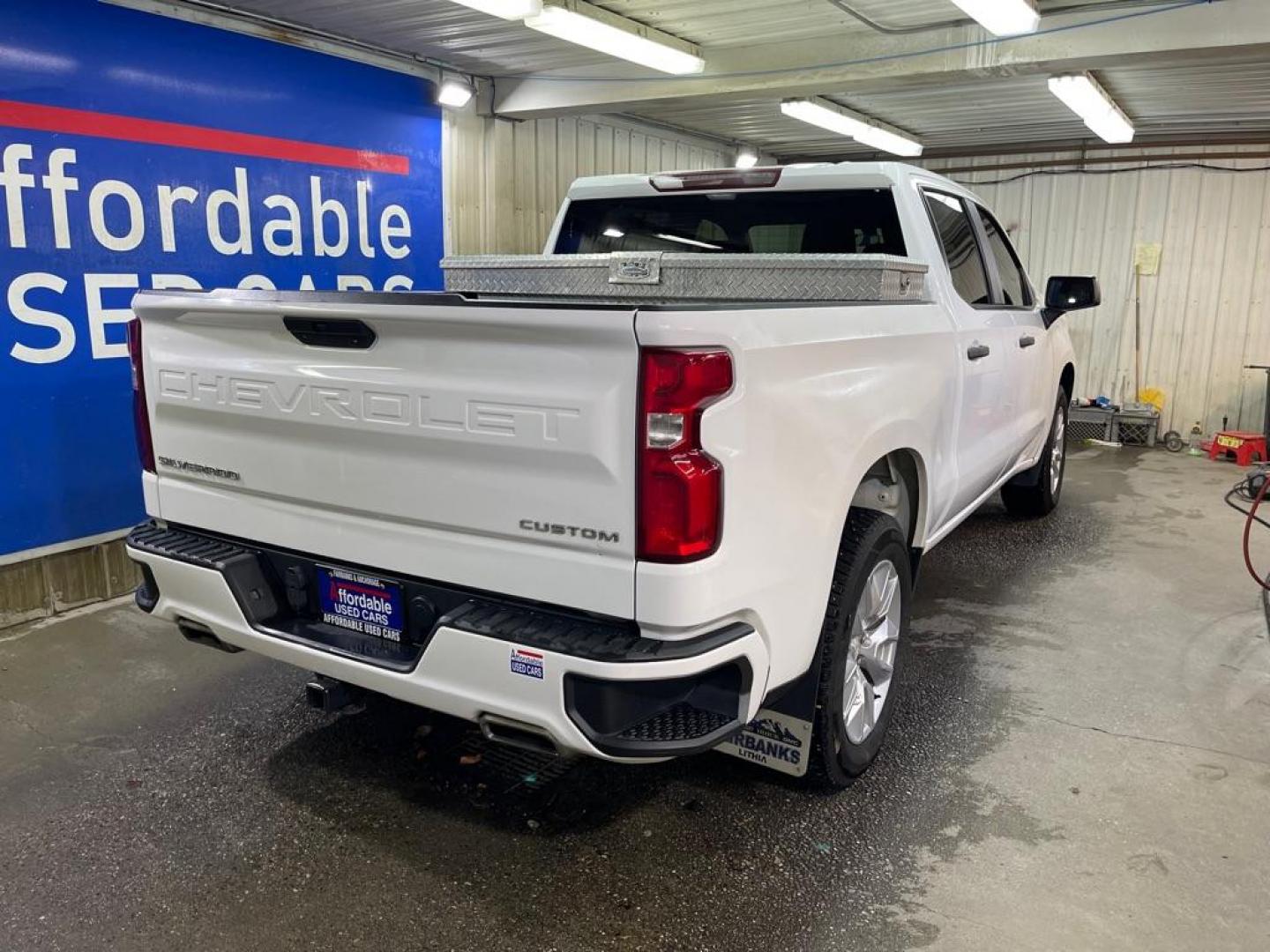 2019 WHITE CHEVROLET SILVERADO 1500 CUSTOM (3GCPWBEF0KG) with an 5.3L engine, Automatic transmission, located at 2525 S. Cushman, Fairbanks, AK, 99701, (907) 452-5707, 64.824036, -147.712311 - Photo#2