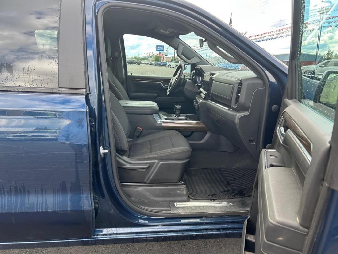 2023 BLUE CHEVROLET SILVERADO 1500 LT (3GCUDDE83PG) with an 3.0L engine, Automatic transmission, located at 2525 S. Cushman, Fairbanks, AK, 99701, (907) 452-5707, 64.824036, -147.712311 - Photo#4