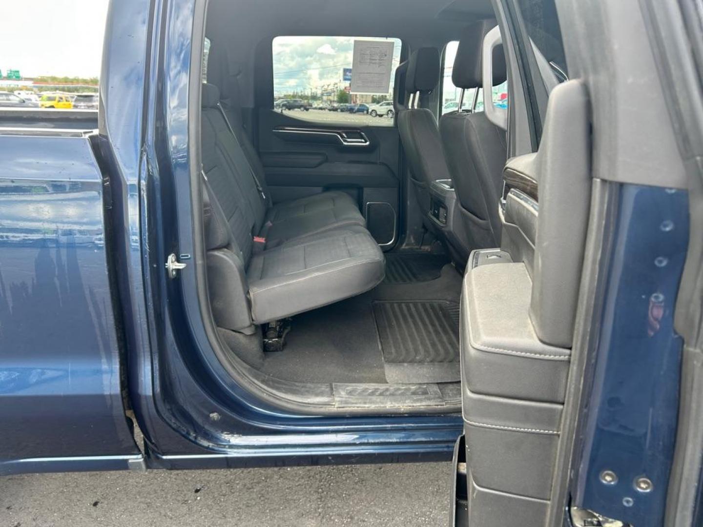 2023 BLUE CHEVROLET SILVERADO 1500 LT (3GCUDDE83PG) with an 3.0L engine, Automatic transmission, located at 2525 S. Cushman, Fairbanks, AK, 99701, (907) 452-5707, 64.824036, -147.712311 - Photo#5