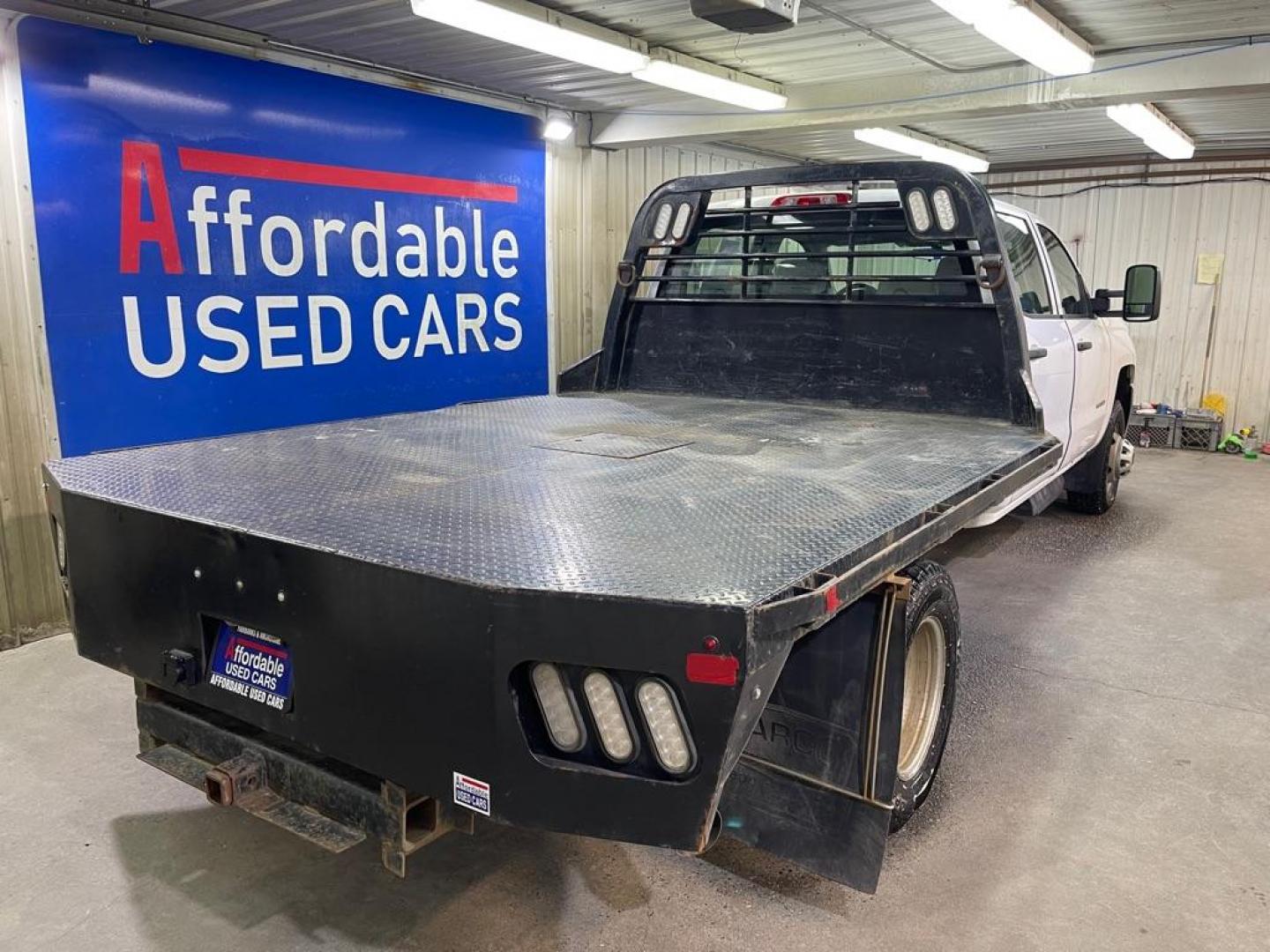 2018 WHITE CHEVROLET SILVERADO 3500 FLAT BED DUALLY (1GB4KYCY0JF) with an 6.6L engine, Automatic transmission, located at 2525 S. Cushman, Fairbanks, AK, 99701, (907) 452-5707, 64.824036, -147.712311 - Photo#2