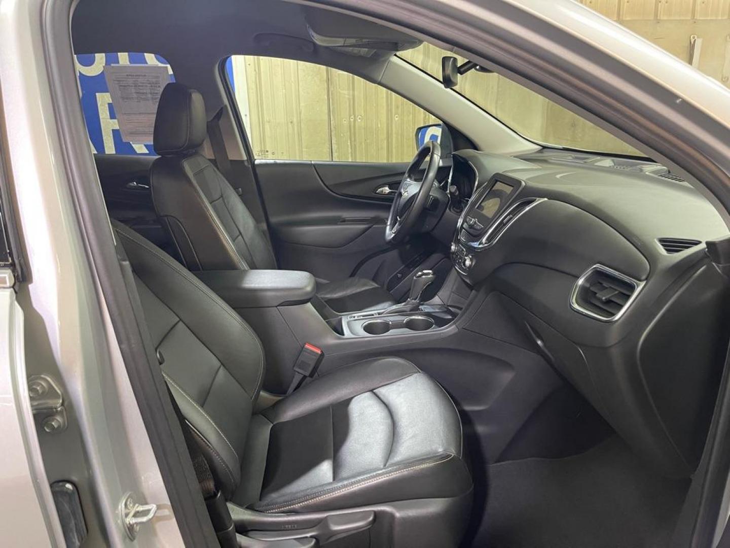 2020 SILVER CHEVROLET EQUINOX LT (3GNAXKEV3LS) with an 1.5L engine, Automatic transmission, located at 2525 S. Cushman, Fairbanks, AK, 99701, (907) 452-5707, 64.824036, -147.712311 - Photo#3