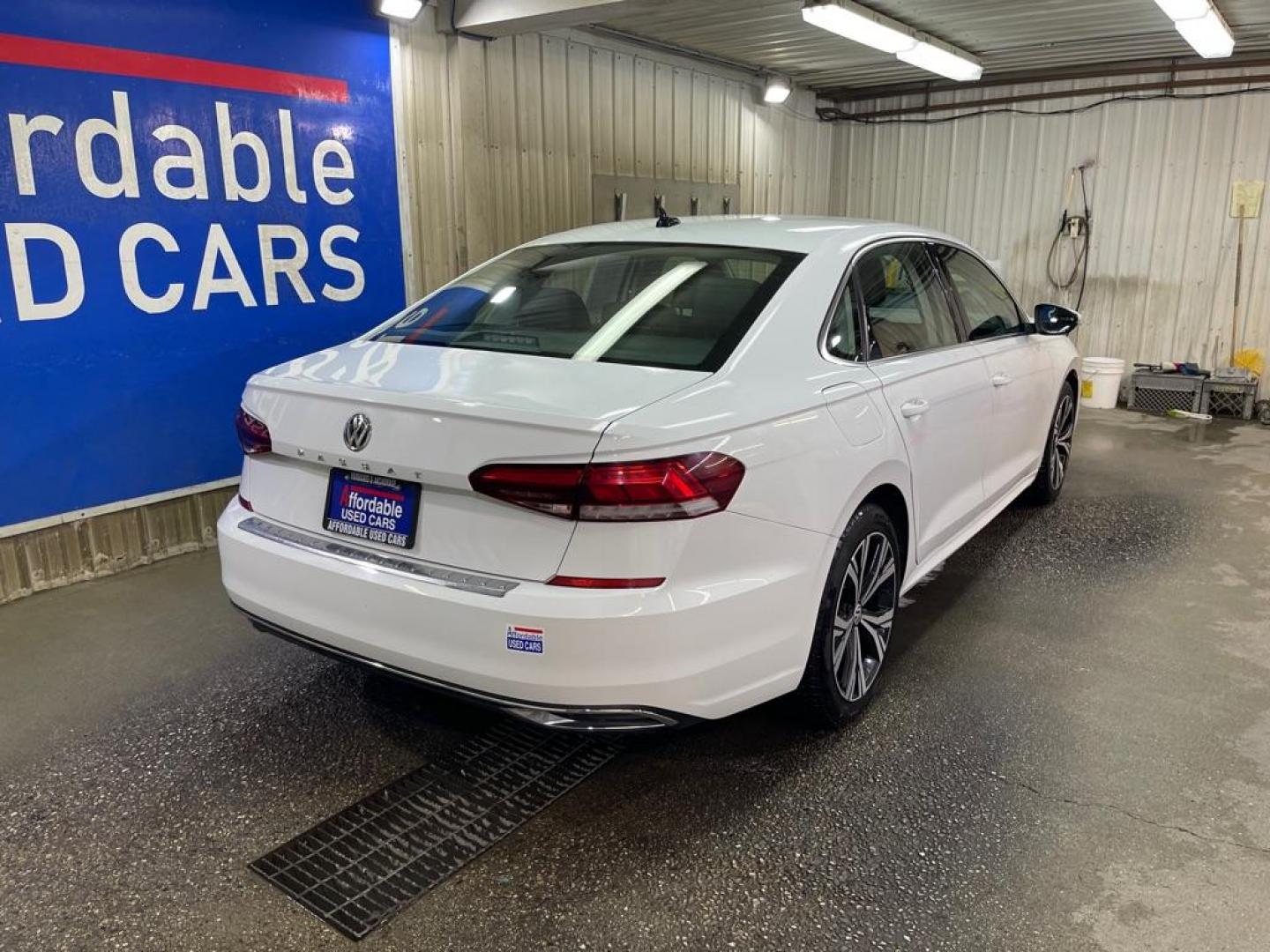 2021 WHITE VOLKSWAGEN PASSAT SE (1VWSA7A36MC) with an 2.0L engine, Automatic transmission, located at 2525 S. Cushman, Fairbanks, AK, 99701, (907) 452-5707, 64.824036, -147.712311 - Photo#2