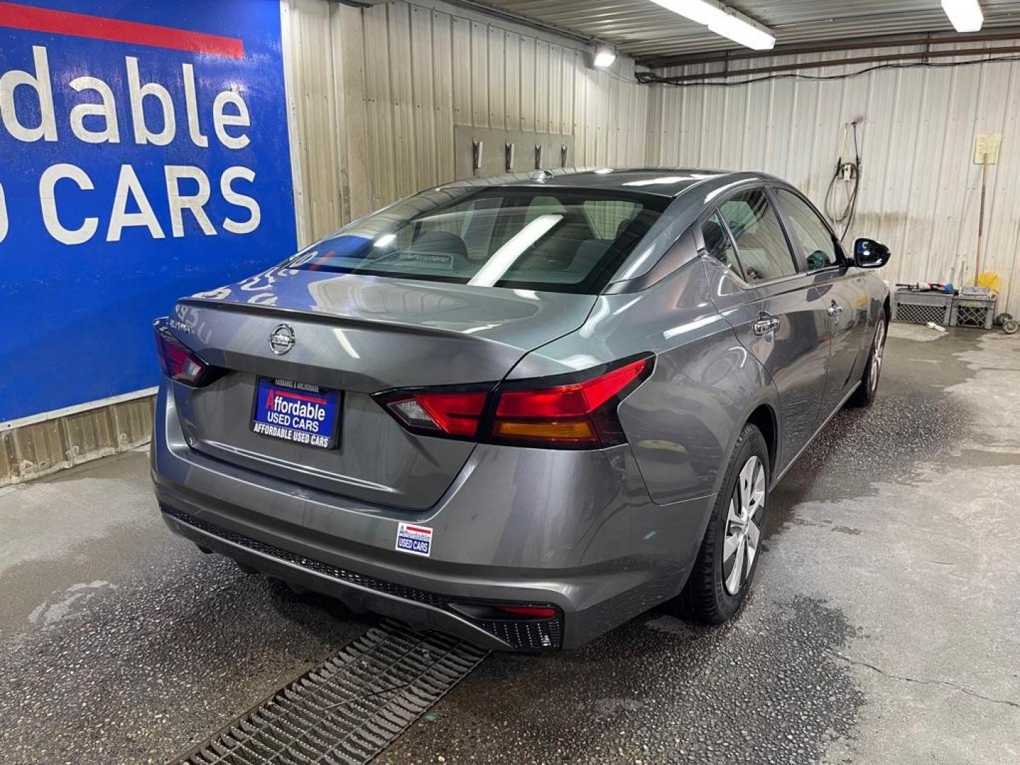 2019 GRAY NISSAN ALTIMA S (1N4BL4BV1KC) with an 2.5L engine, Continuously Variable transmission, located at 2525 S. Cushman, Fairbanks, AK, 99701, (907) 452-5707, 64.824036, -147.712311 - Photo#2