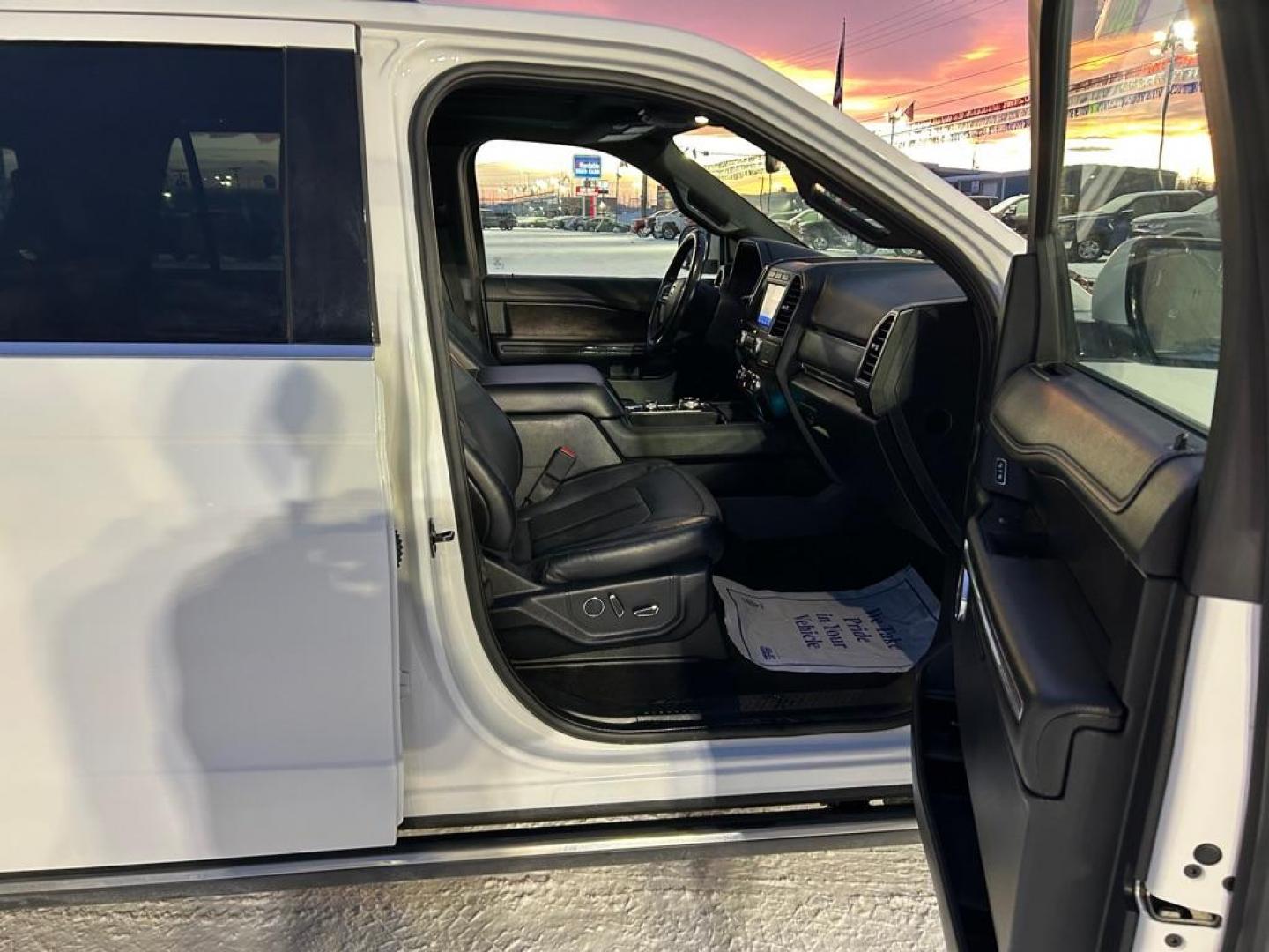 2020 WHITE FORD EXPEDITION LIMITED (1FMJU2ATXLE) with an 3.5L engine, Automatic transmission, located at 2525 S. Cushman, Fairbanks, AK, 99701, (907) 452-5707, 64.824036, -147.712311 - Photo#4