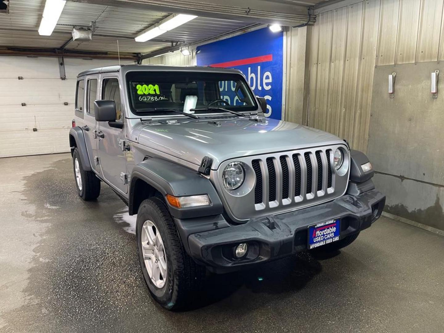 2021 SILVER JEEP WRANGLER UNLIMI SPORT (1C4HJXDNXMW) with an 2.0L engine, Automatic transmission, located at 2525 S. Cushman, Fairbanks, AK, 99701, (907) 452-5707, 64.824036, -147.712311 - Photo#0