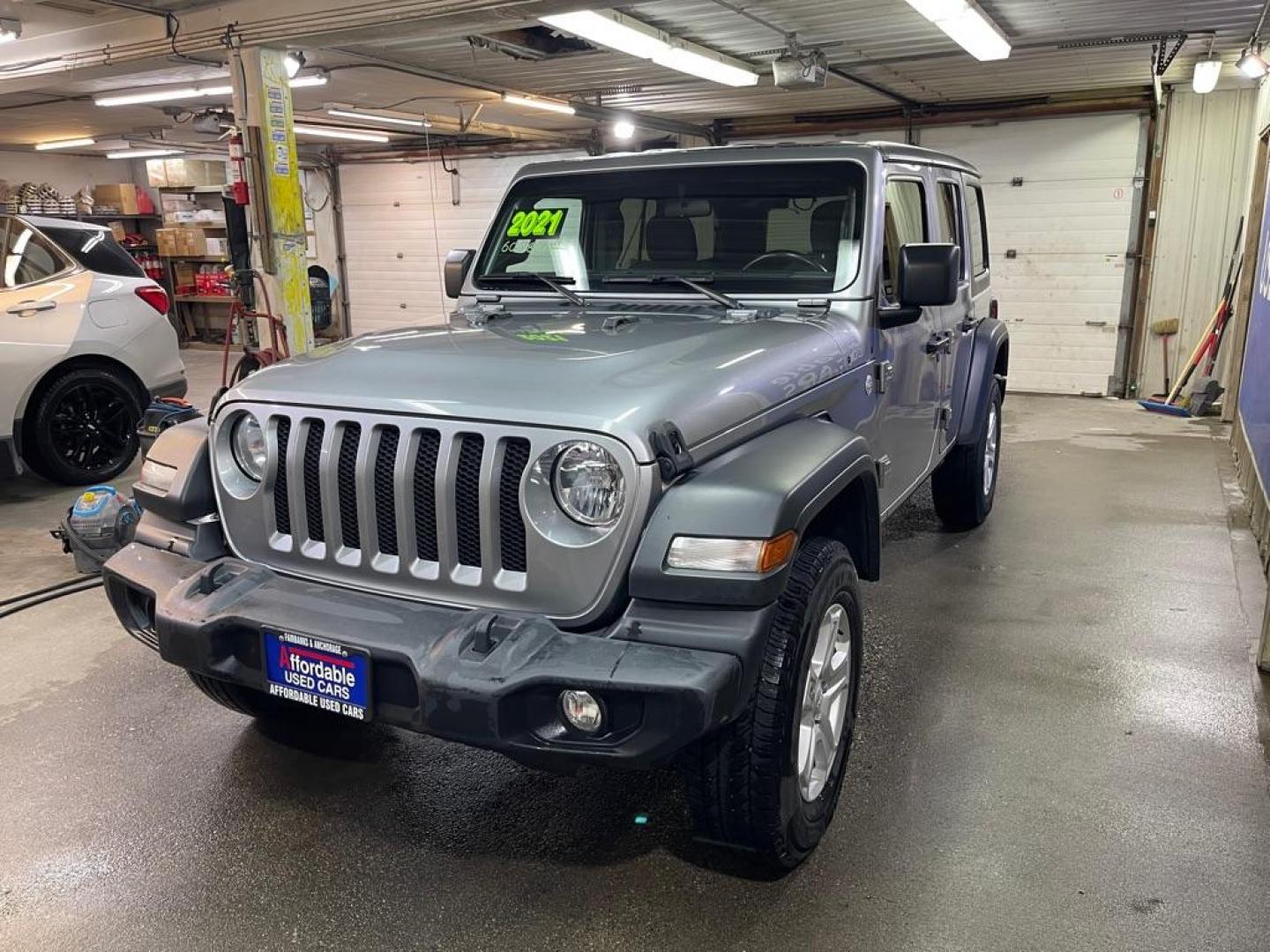 2021 SILVER JEEP WRANGLER UNLIMI SPORT (1C4HJXDNXMW) with an 2.0L engine, Automatic transmission, located at 2525 S. Cushman, Fairbanks, AK, 99701, (907) 452-5707, 64.824036, -147.712311 - Photo#1