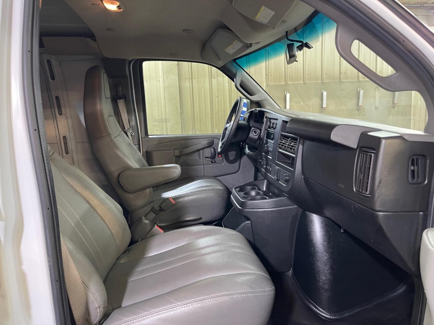 2020 WHITE CHEVROLET EXPRESS G2500 Cargo (1GCWGBFP8L1) with an 4.3L engine, Automatic transmission, located at 2525 S. Cushman, Fairbanks, AK, 99701, (907) 452-5707, 64.824036, -147.712311- Photo#3