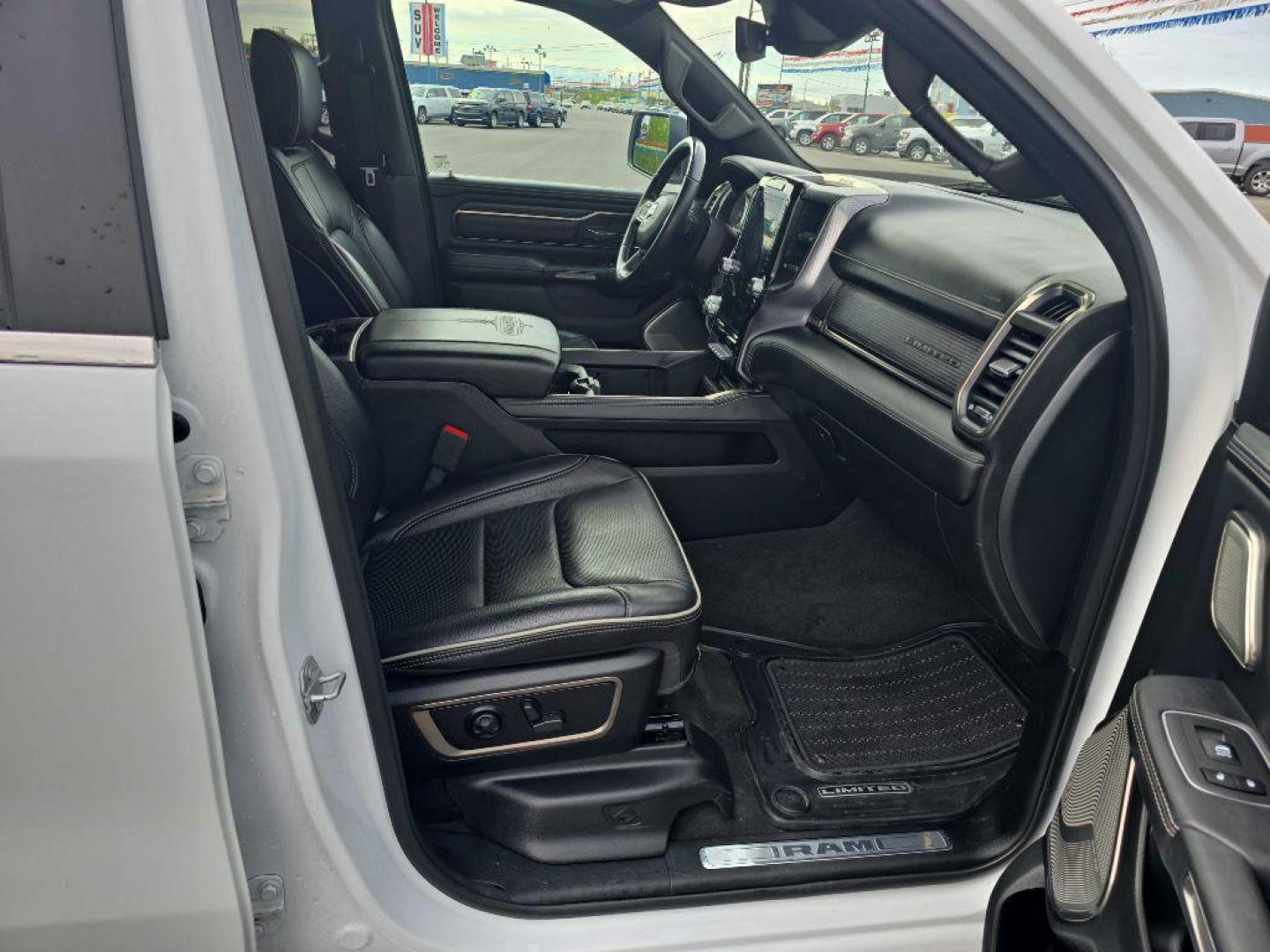 2021 WHITE RAM 1500 LIMITED (1C6SRFHTXMN) with an 5.7L engine, Automatic transmission, located at 2525 S. Cushman, Fairbanks, AK, 99701, (907) 452-5707, 64.824036, -147.712311 - Photo#3