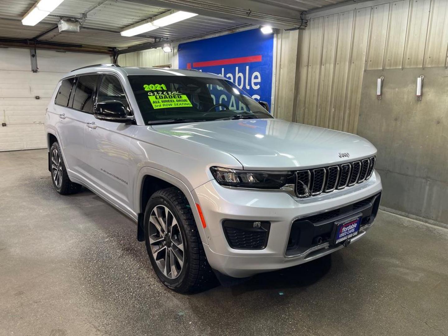 2021 Jeep Grand Cherokee L Overland photo 2