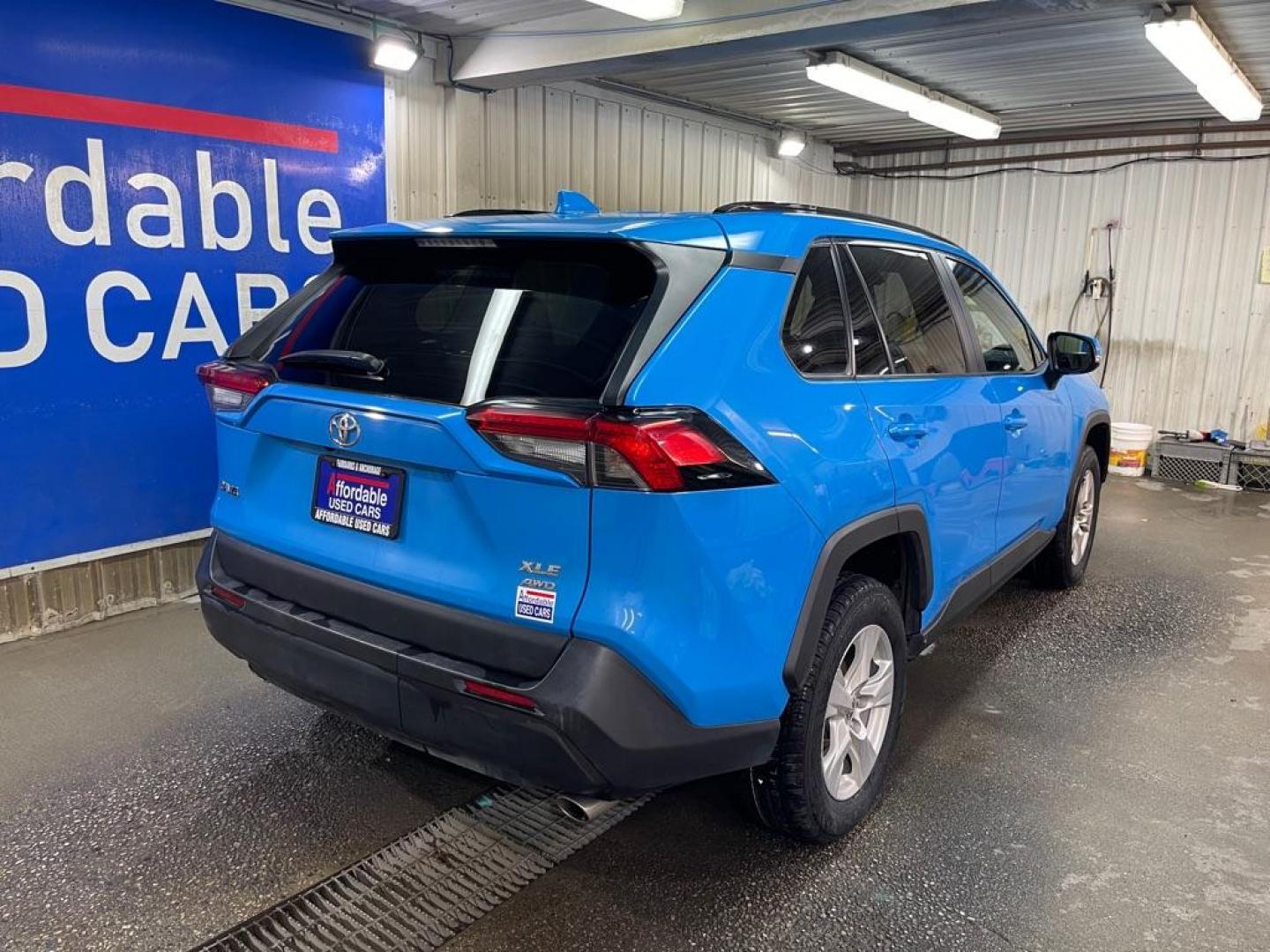 2021 BLUE TOYOTA RAV4 XLE (2T3P1RFV2MW) with an 2.5L engine, Automatic transmission, located at 2525 S. Cushman, Fairbanks, AK, 99701, (907) 452-5707, 64.824036, -147.712311 - Photo#2