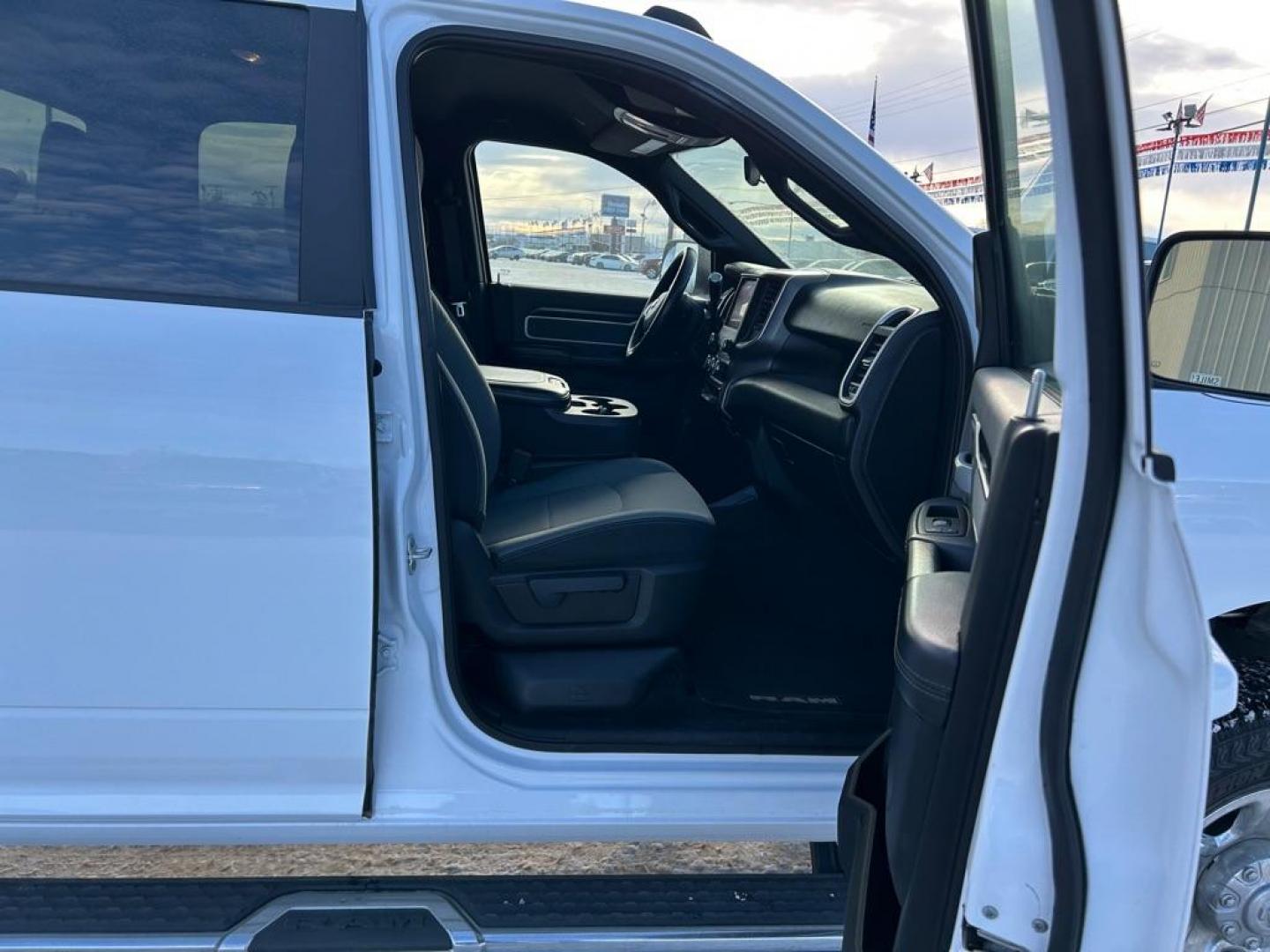 2022 WHITE RAM 2500 BIG HORN/LONE STAR (3C6UR5JL7NG) with an 6.7L engine, Automatic transmission, located at 2525 S. Cushman, Fairbanks, AK, 99701, (907) 452-5707, 64.824036, -147.712311 - Photo#4