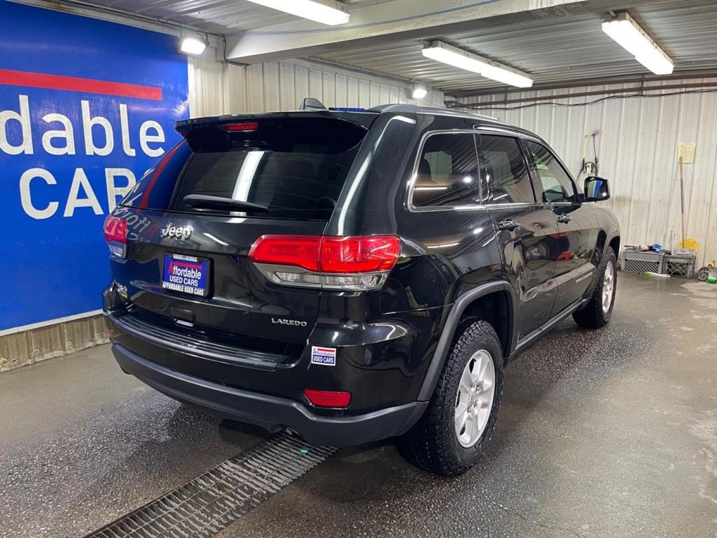 2014 GRAY JEEP GRAND CHEROKEE LAREDO (1C4RJFAG0EC) with an 3.6L engine, Automatic transmission, located at 2525 S. Cushman, Fairbanks, AK, 99701, (907) 452-5707, 64.824036, -147.712311 - Photo#2