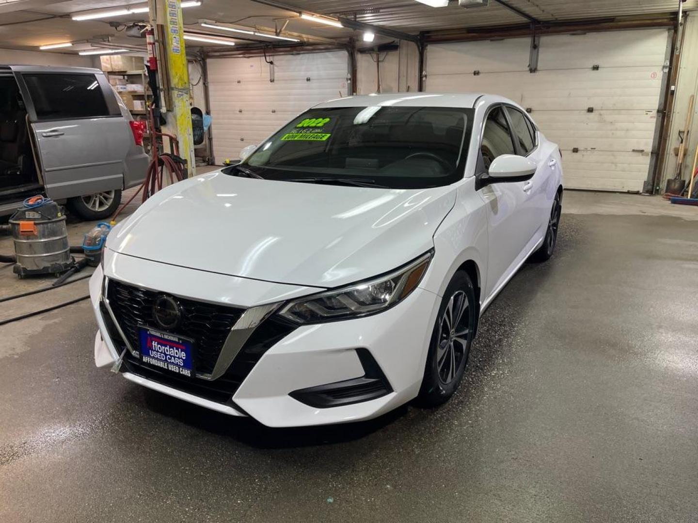 2022 WHITE NISSAN SENTRA SV (3N1AB8CV3NY) with an 2.0L engine, Continuously Variable transmission, located at 2525 S. Cushman, Fairbanks, AK, 99701, (907) 452-5707, 64.824036, -147.712311 - Photo#1