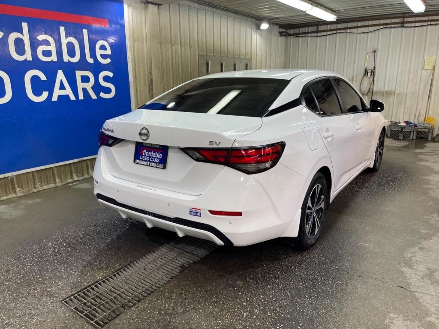 2022 WHITE NISSAN SENTRA SV (3N1AB8CV3NY) with an 2.0L engine, Continuously Variable transmission, located at 2525 S. Cushman, Fairbanks, AK, 99701, (907) 452-5707, 64.824036, -147.712311 - Photo#2