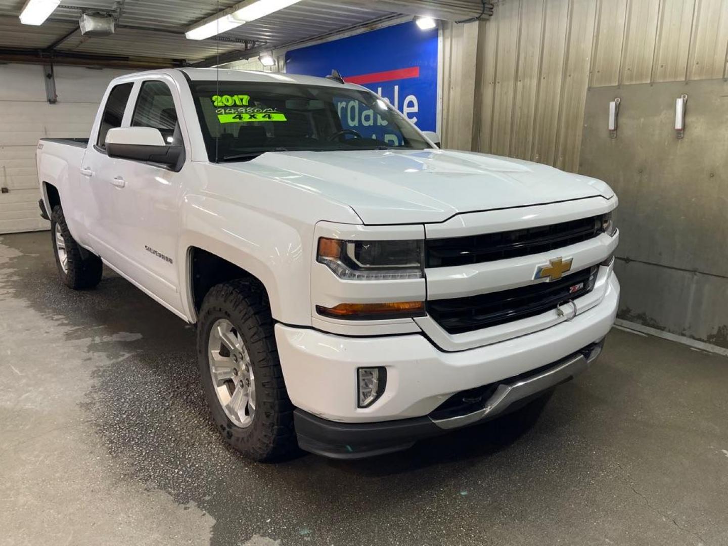 2017 WHITE CHEVROLET SILVERADO 1500 LT (1GCVKREC7HZ) with an 5.3L engine, Automatic transmission, located at 2525 S. Cushman, Fairbanks, AK, 99701, (907) 452-5707, 64.824036, -147.712311 - Photo#0